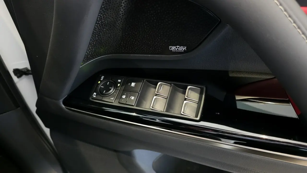 2022 Lexus LX500d Gallery Image 18