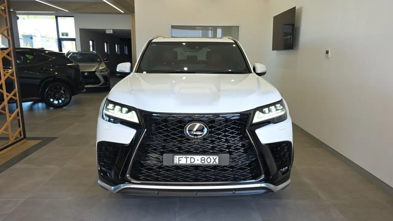 2022 Lexus LX500d Gallery Image 2