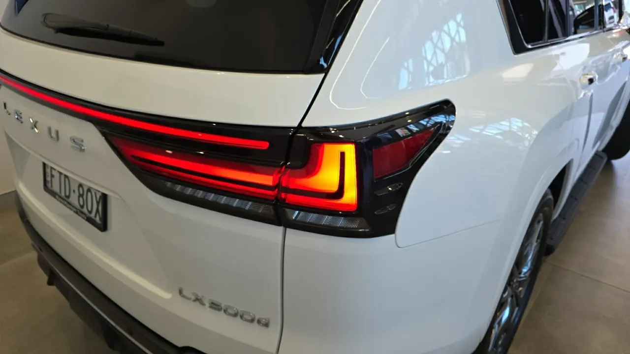 2022 Lexus LX500d Gallery Image 4