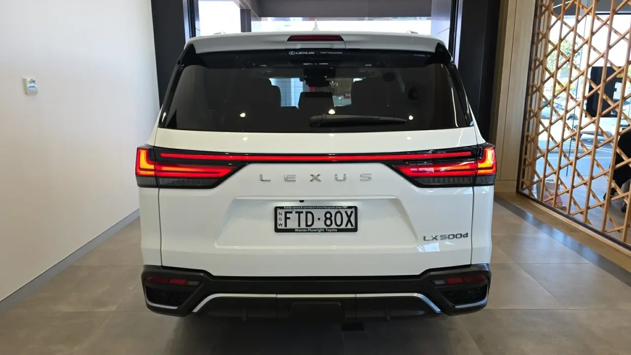 2022 Lexus LX500d Gallery Image 5