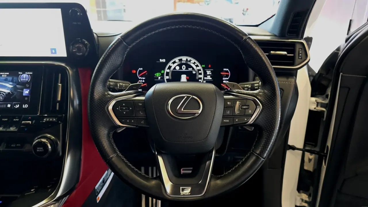 2022 Lexus LX500d Gallery Image 9