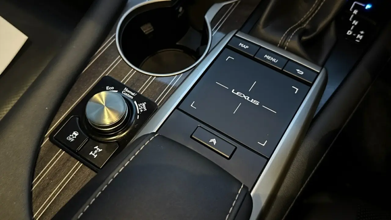 2021 Lexus NX300 Gallery Image 17