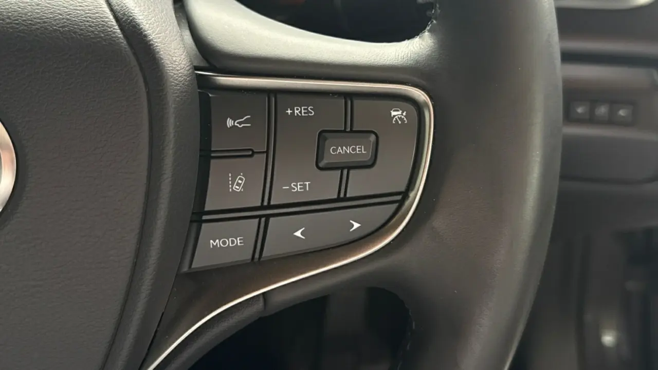 2023 Lexus UX250H Gallery Image 14