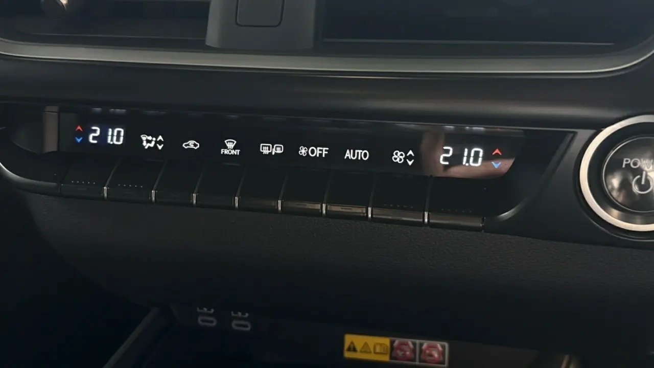 2023 Lexus UX250H Gallery Image 17