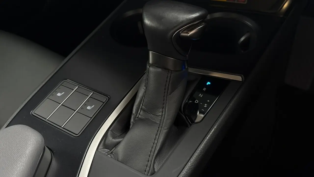 2023 Lexus UX250H Gallery Image 18