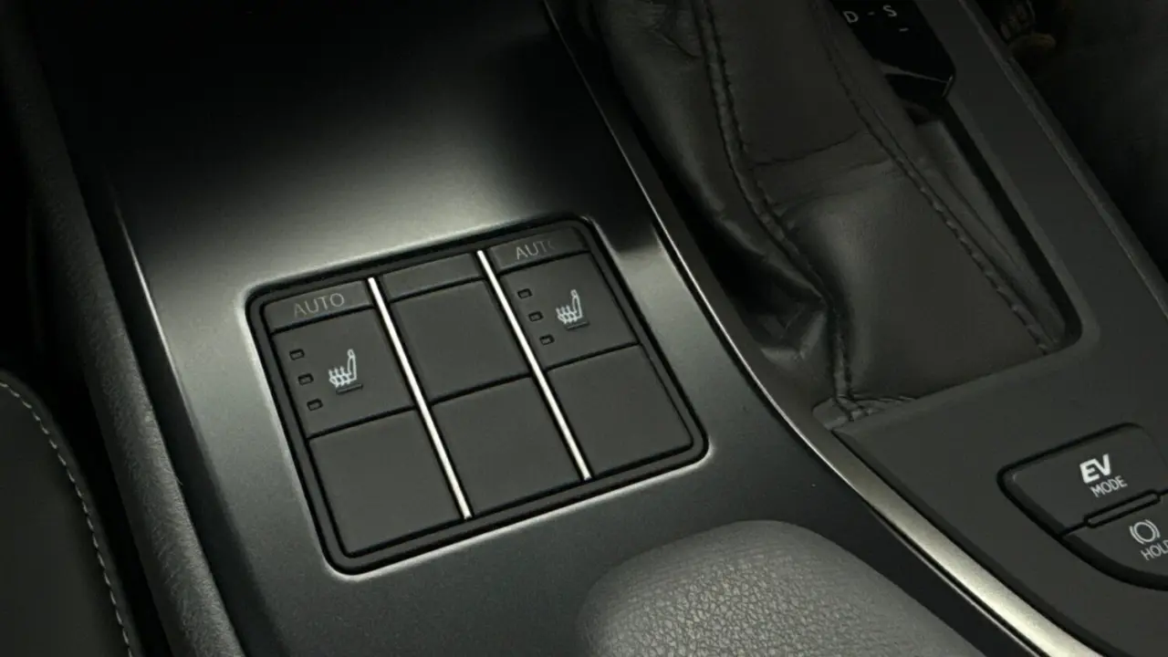 2023 Lexus UX250H Gallery Image 19