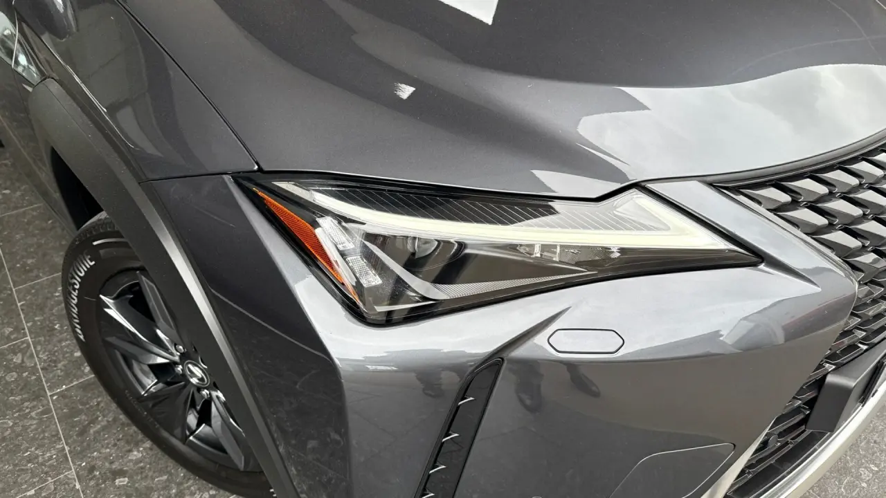 2023 Lexus UX250H Gallery Image 3