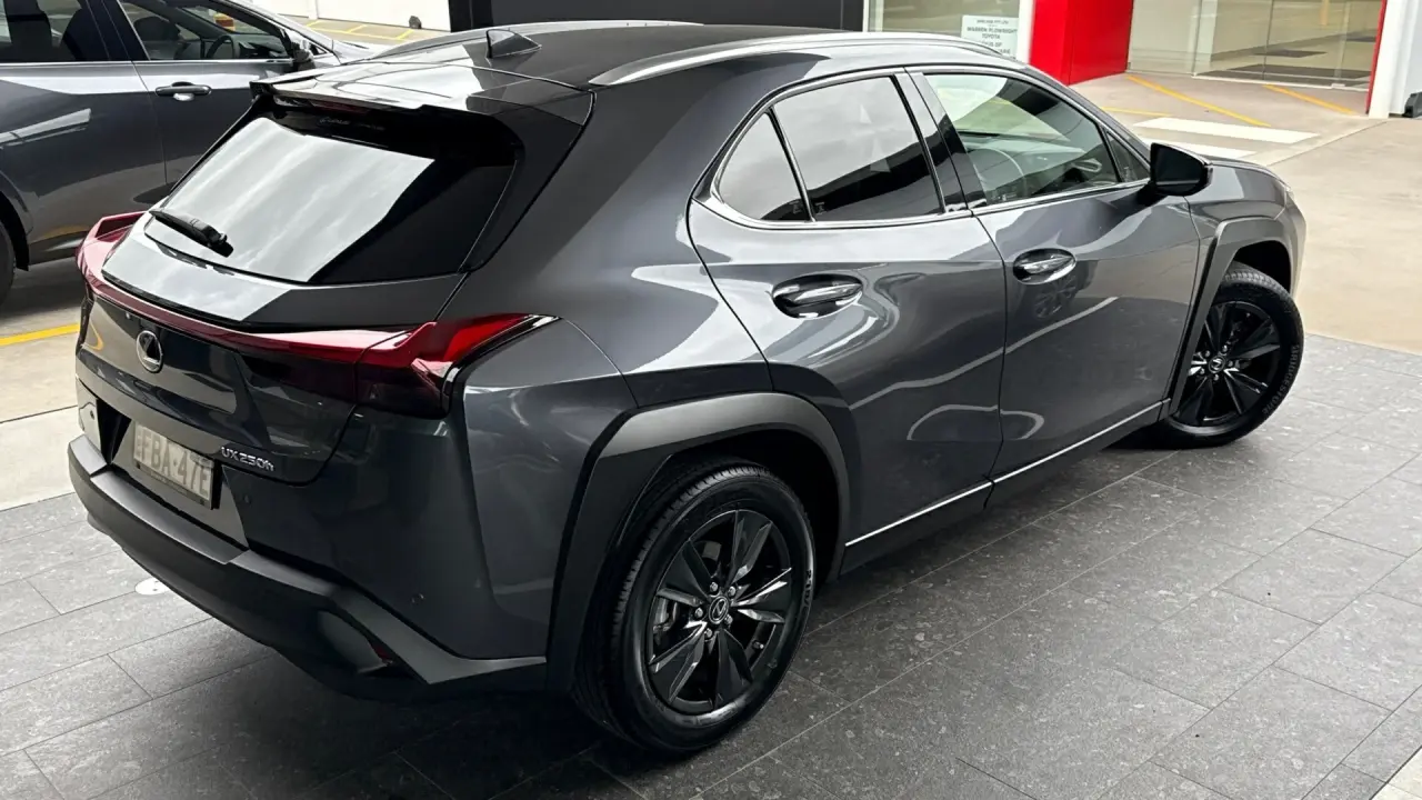 2023 Lexus UX250H Gallery Image 4