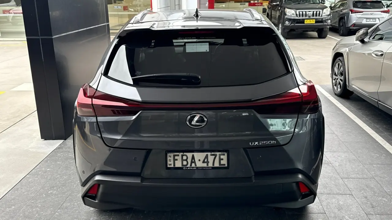 2023 Lexus UX250H Gallery Image 6