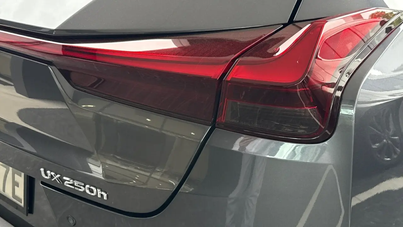 2023 Lexus UX250H Gallery Image 7