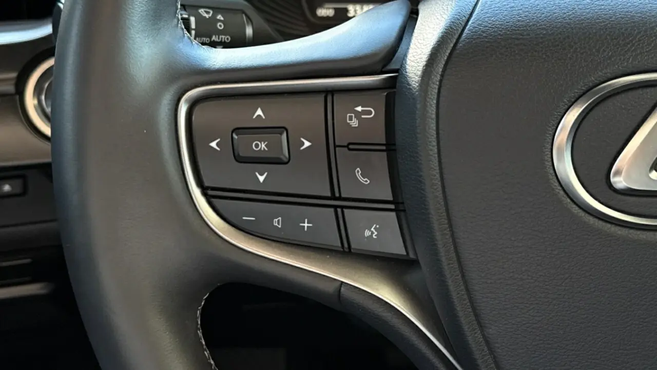 2021 Lexus UX200 Gallery Image 13