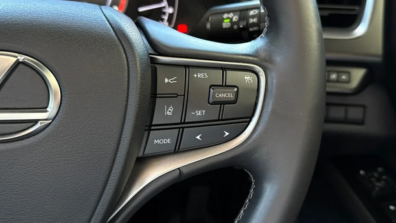 2021 Lexus UX200 Gallery Image 14