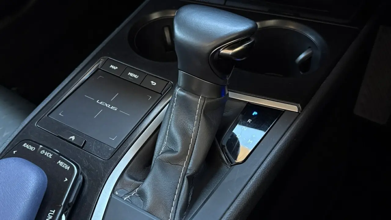 2021 Lexus UX200 Gallery Image 17