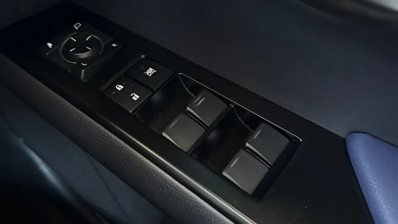 2021 Lexus UX200 Gallery Image 18