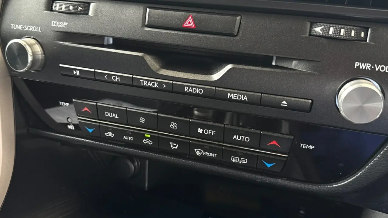 2018 Lexus RX450h Gallery Image 17