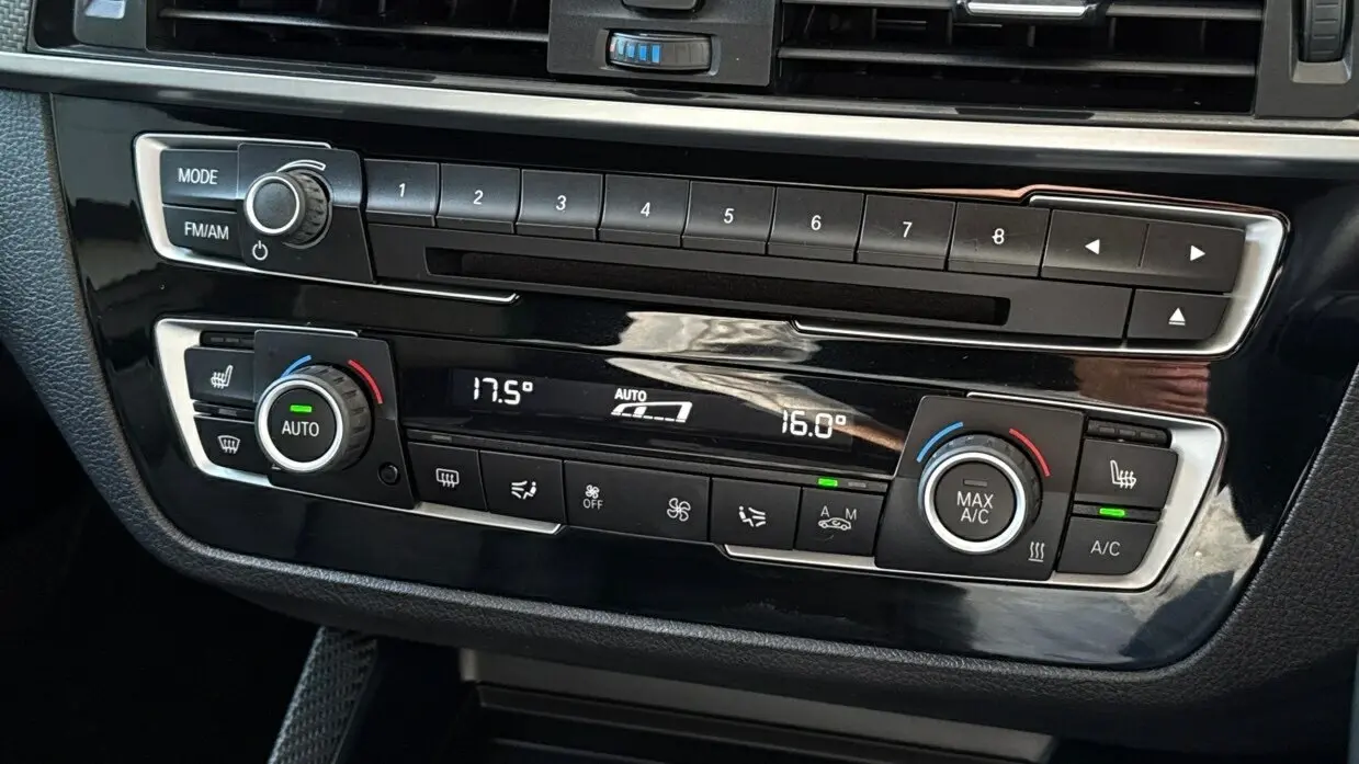 2017 BMW M2 Gallery Image 19