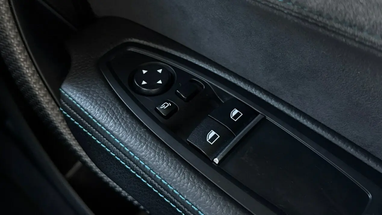 2017 BMW M2 Gallery Image 22