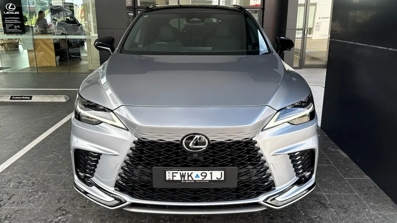 2024 Lexus RX500h Gallery Image 2