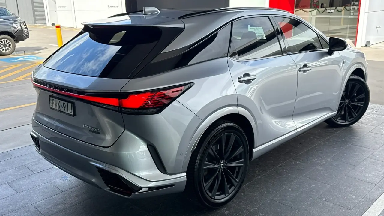 2024 Lexus RX500h Gallery Image 4