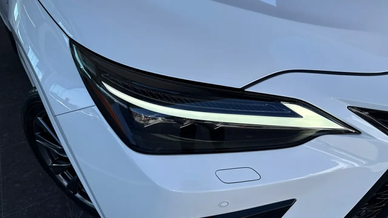 2023 Lexus NX350H Gallery Image 3