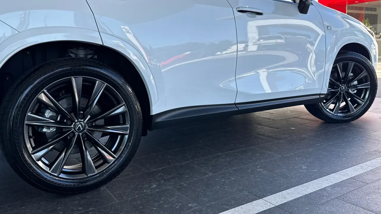 2023 Lexus NX350H Gallery Image 5