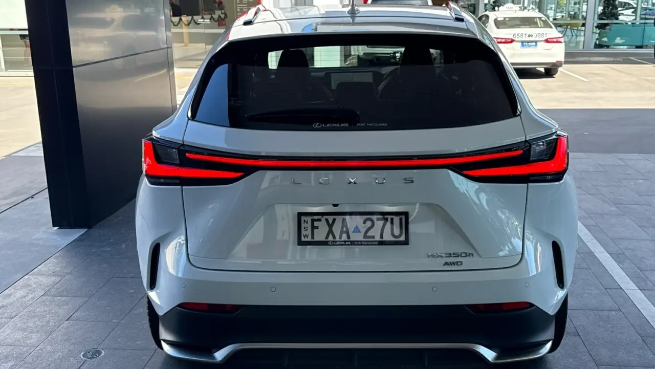 2023 Lexus NX350H Gallery Image 6