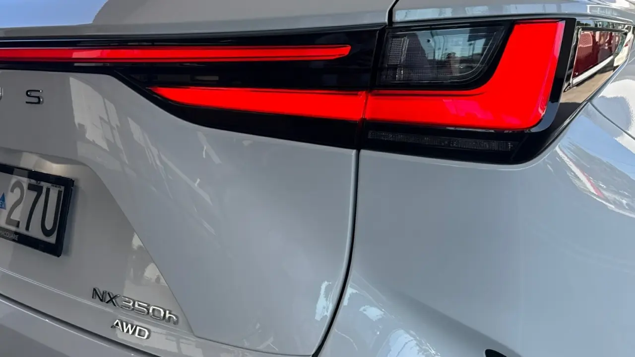 2023 Lexus NX350H Gallery Image 7