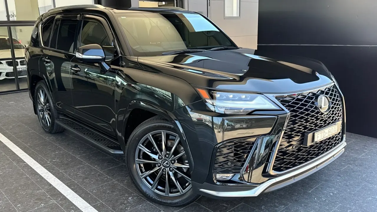 2024 Lexus LX600 Gallery Image 1