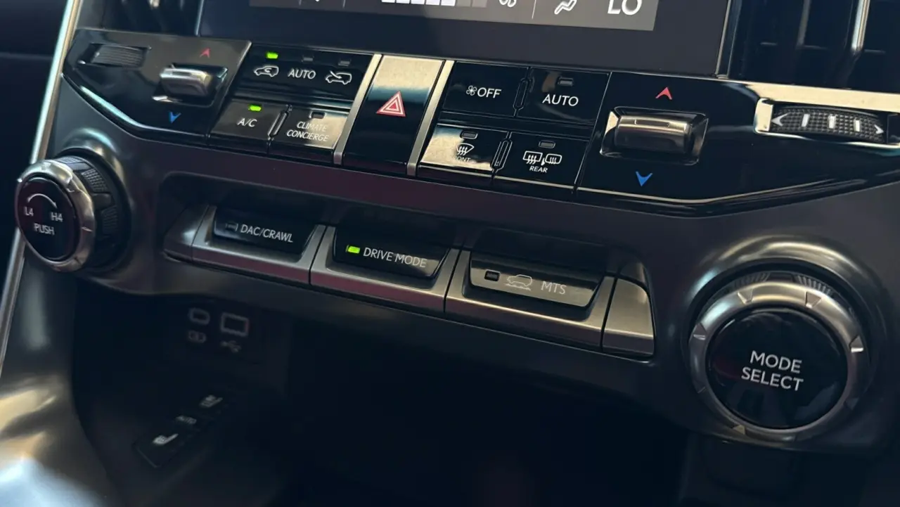 2024 Lexus LX600 Gallery Image 17