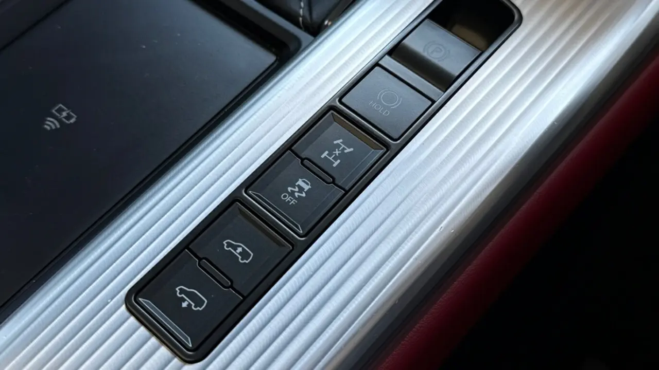 2024 Lexus LX600 Gallery Image 18