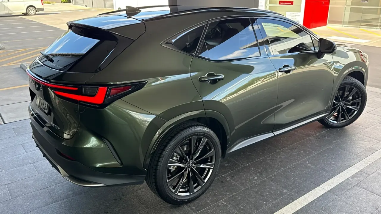 2024 Lexus NX350H Gallery Image 4