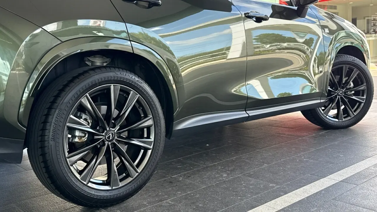 2024 Lexus NX350H Gallery Image 5