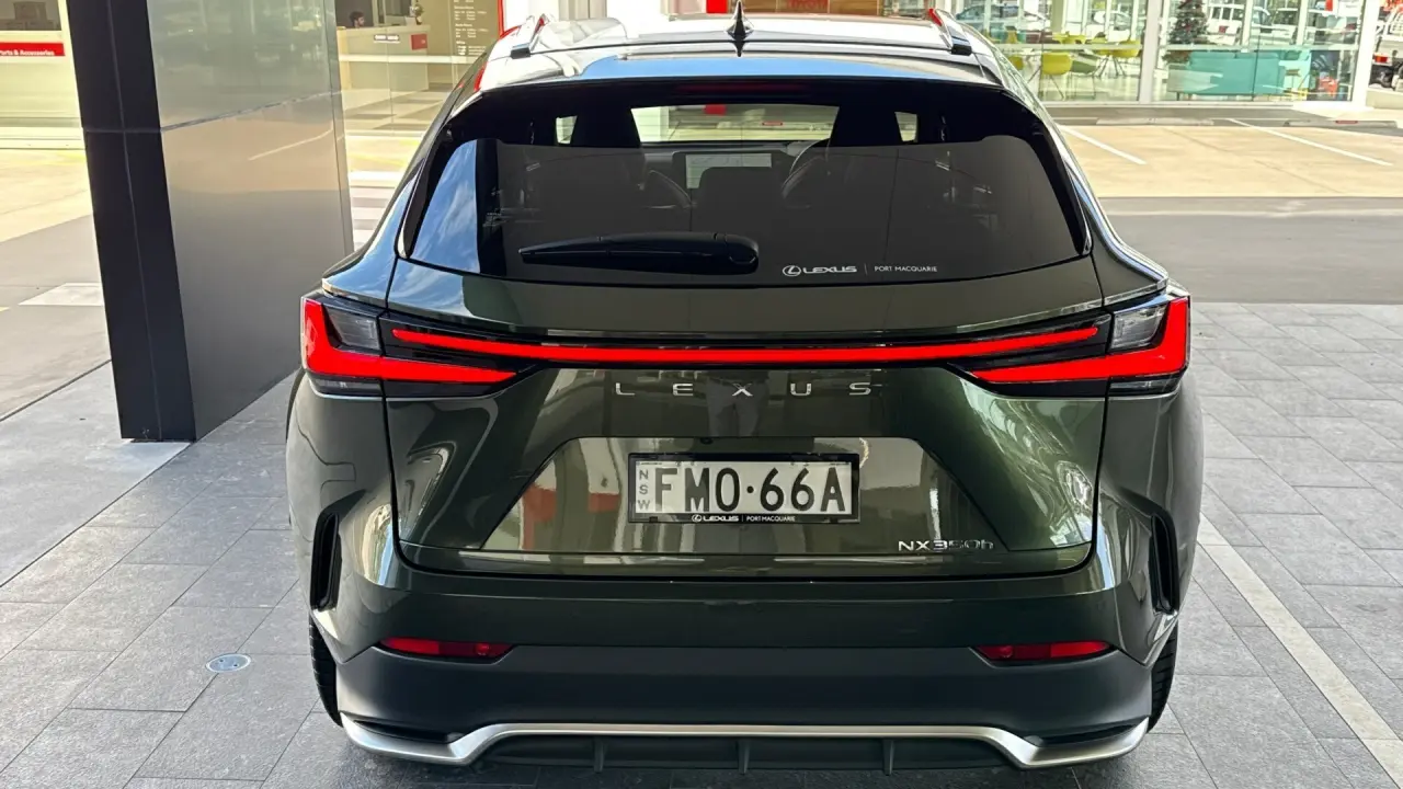 2024 Lexus NX350H Gallery Image 6