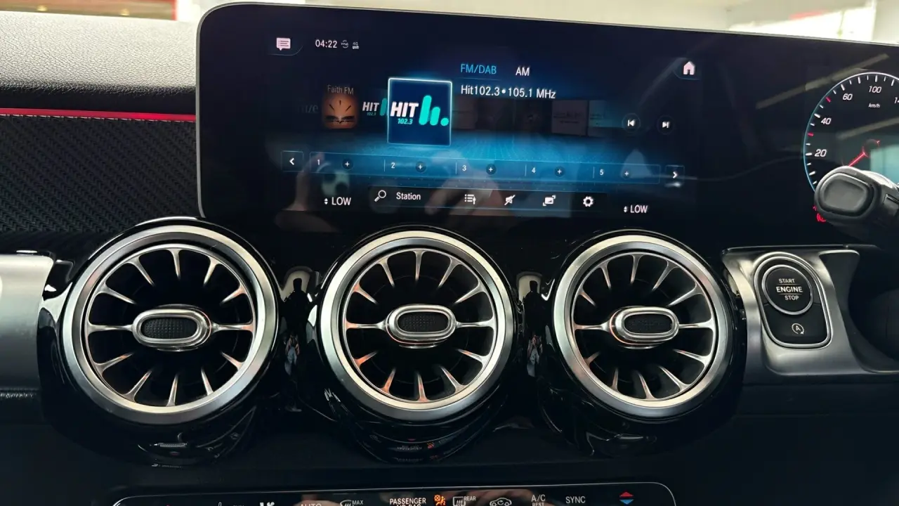 2020 MERCEDES-BENZ GLB Gallery Image 12