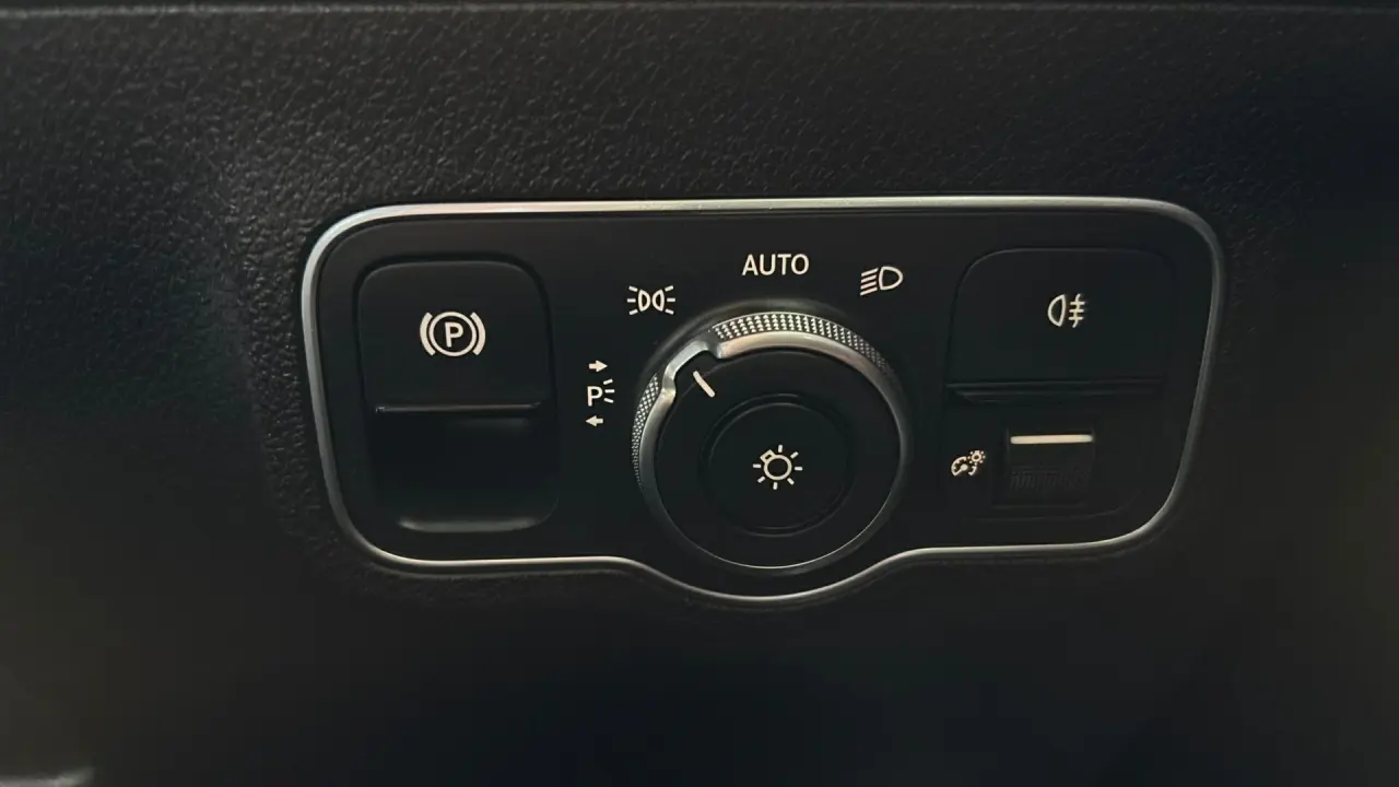 2020 MERCEDES-BENZ GLB Gallery Image 16