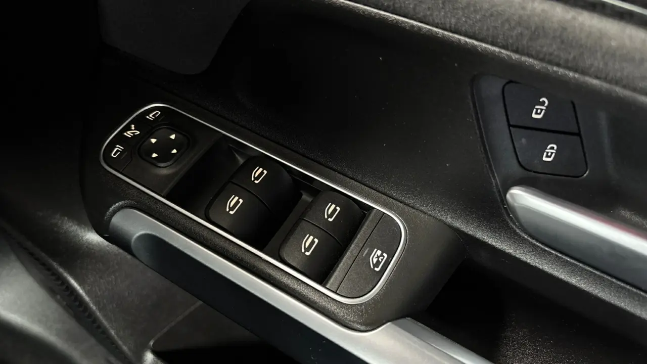 2020 MERCEDES-BENZ GLB Gallery Image 18