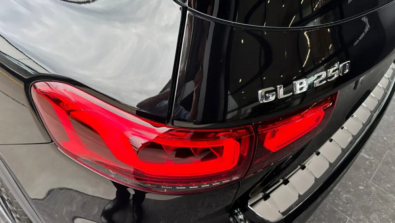 2020 MERCEDES-BENZ GLB Gallery Image 5