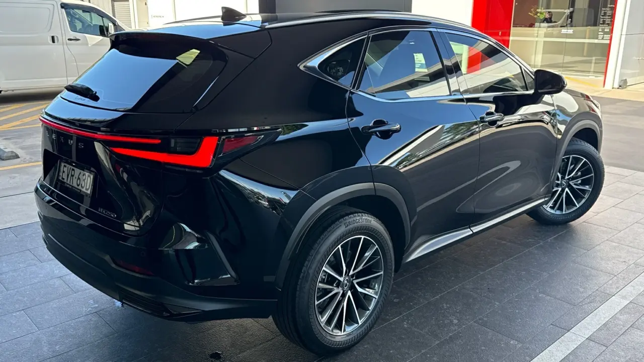 2022 Lexus NX250 Gallery Image 4