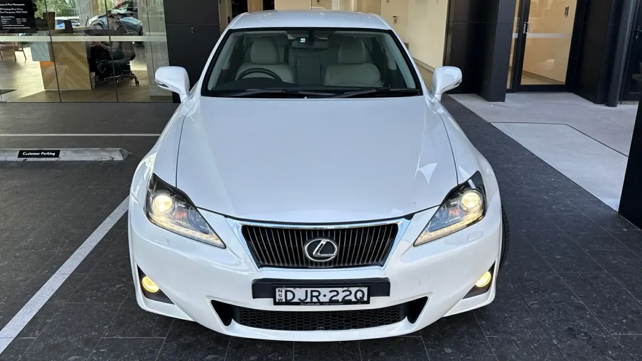 2010 Lexus IS350 Gallery Image 2