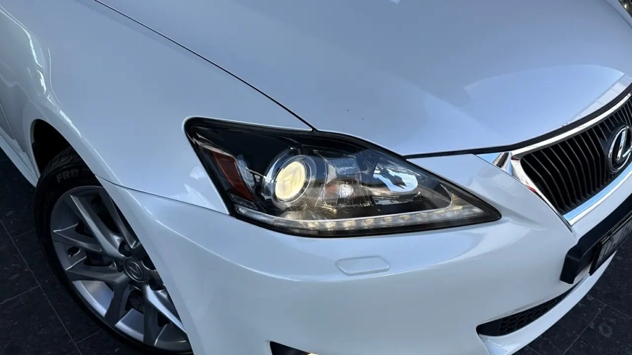 2010 Lexus IS350 Gallery Image 3