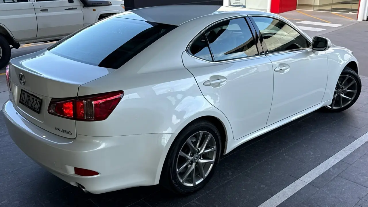 2010 Lexus IS350 Gallery Image 4