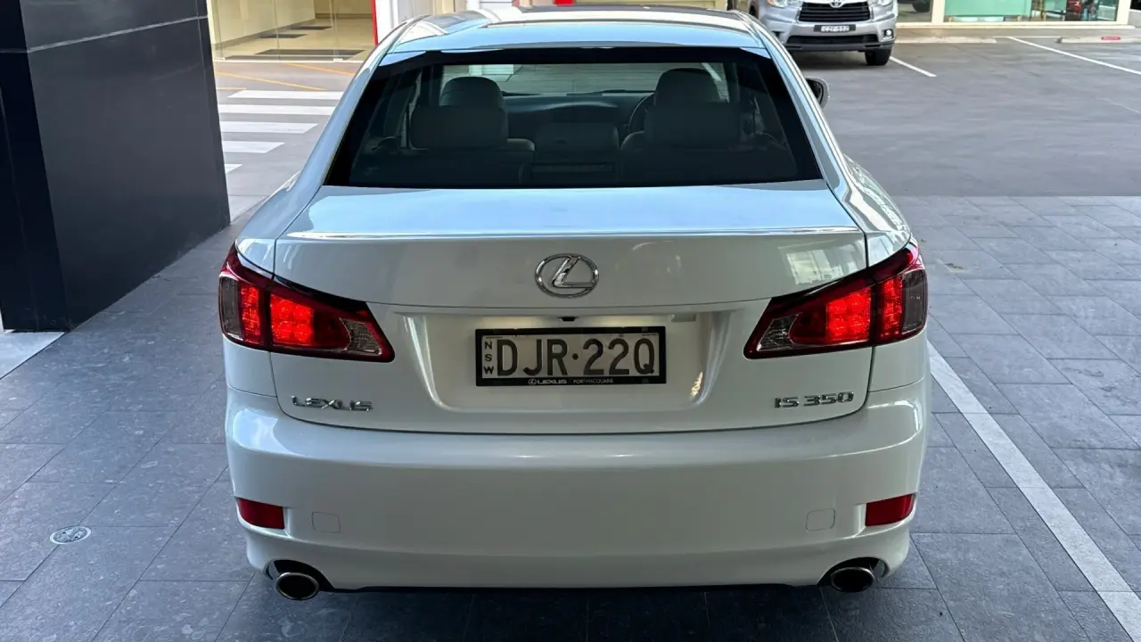 2010 Lexus IS350 Gallery Image 5