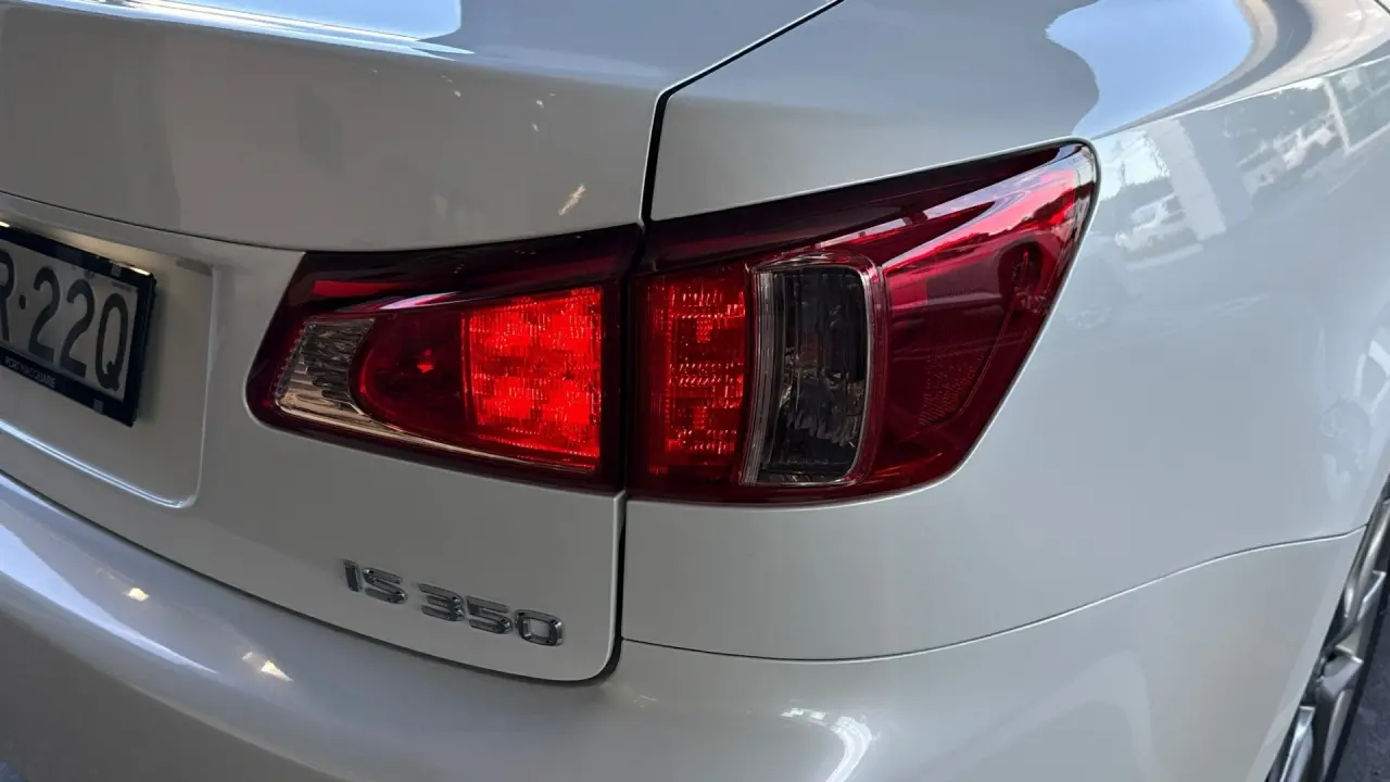 2010 Lexus IS350 Gallery Image 6