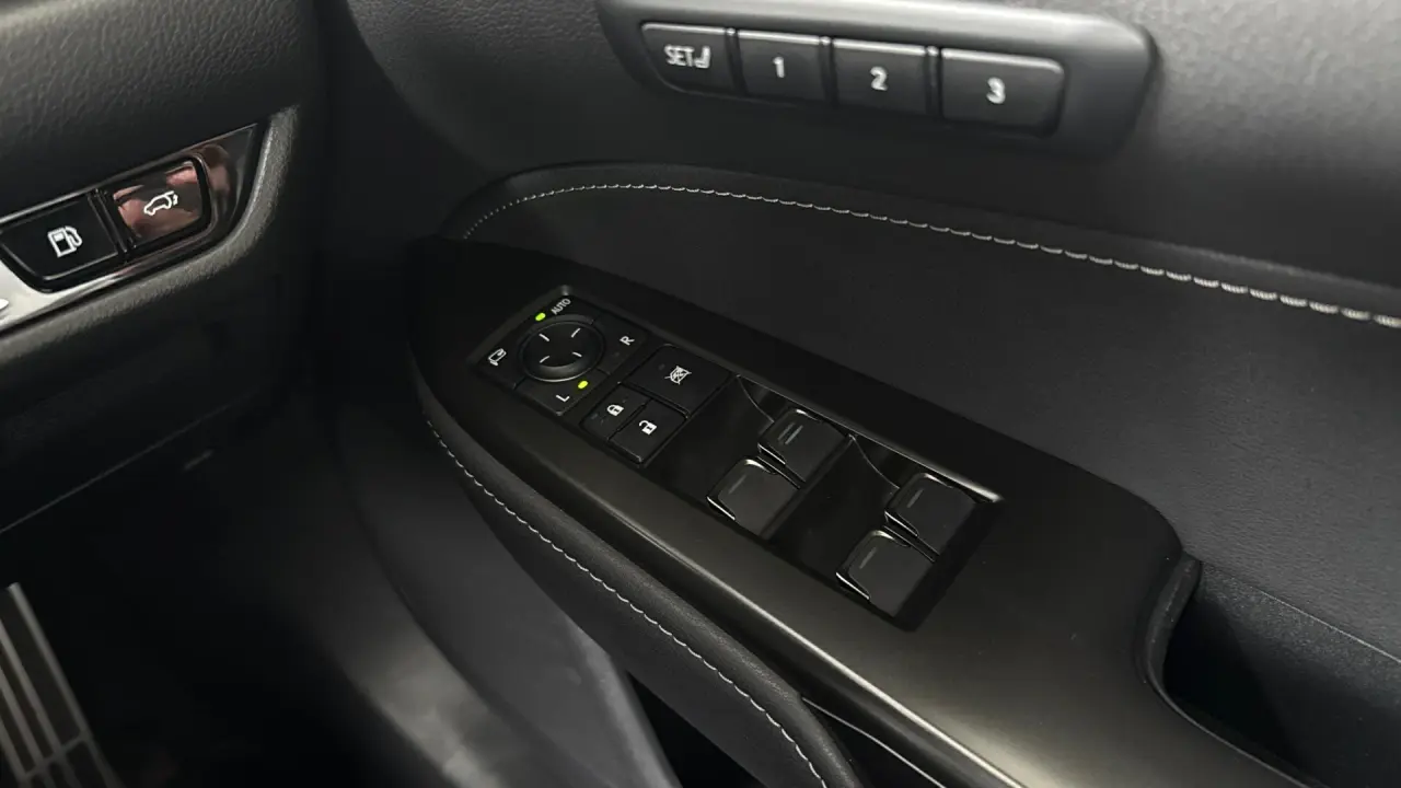 2021 Lexus NX350H Gallery Image 18