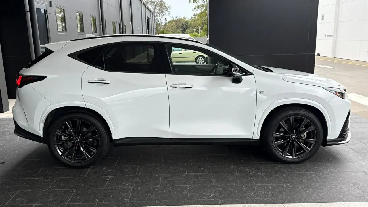 2021 Lexus NX350H Gallery Image 4