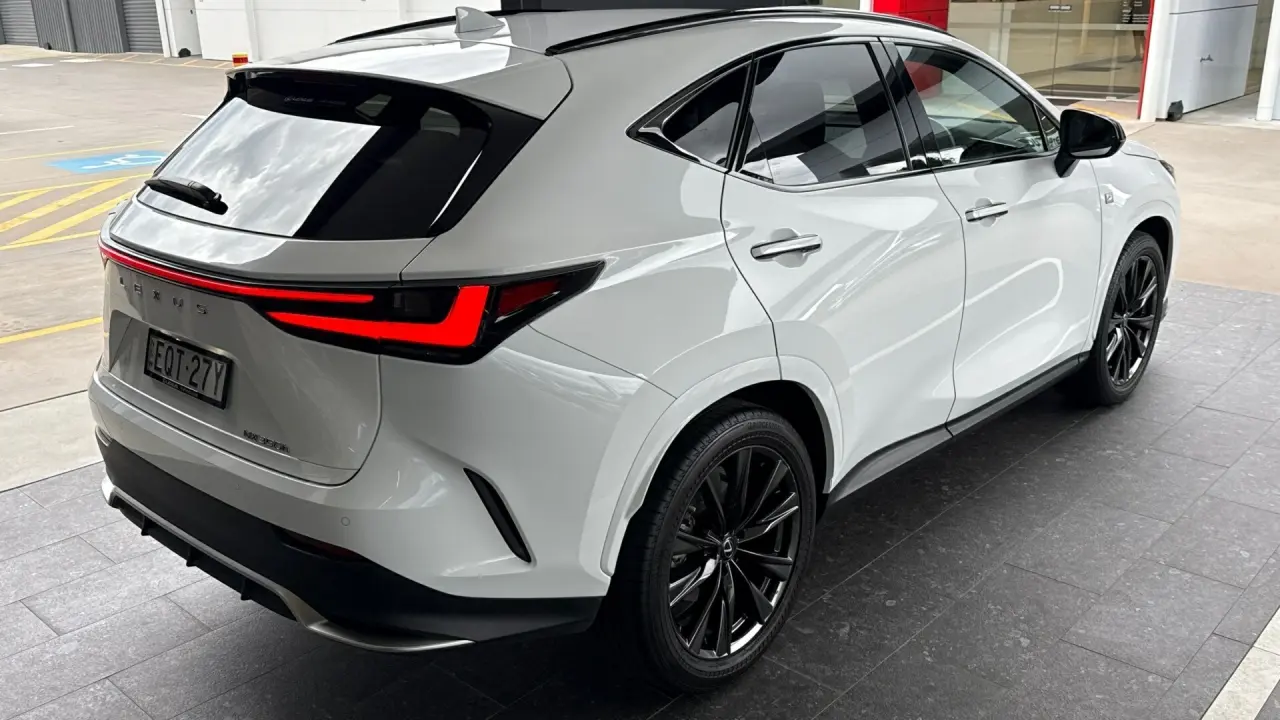 2021 Lexus NX350H Gallery Image 5