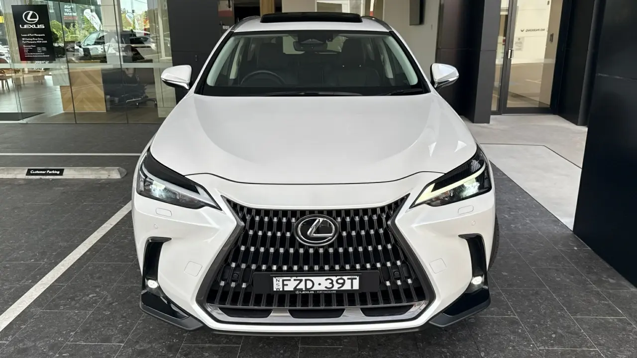 2023 Lexus NX250 Gallery Image 2