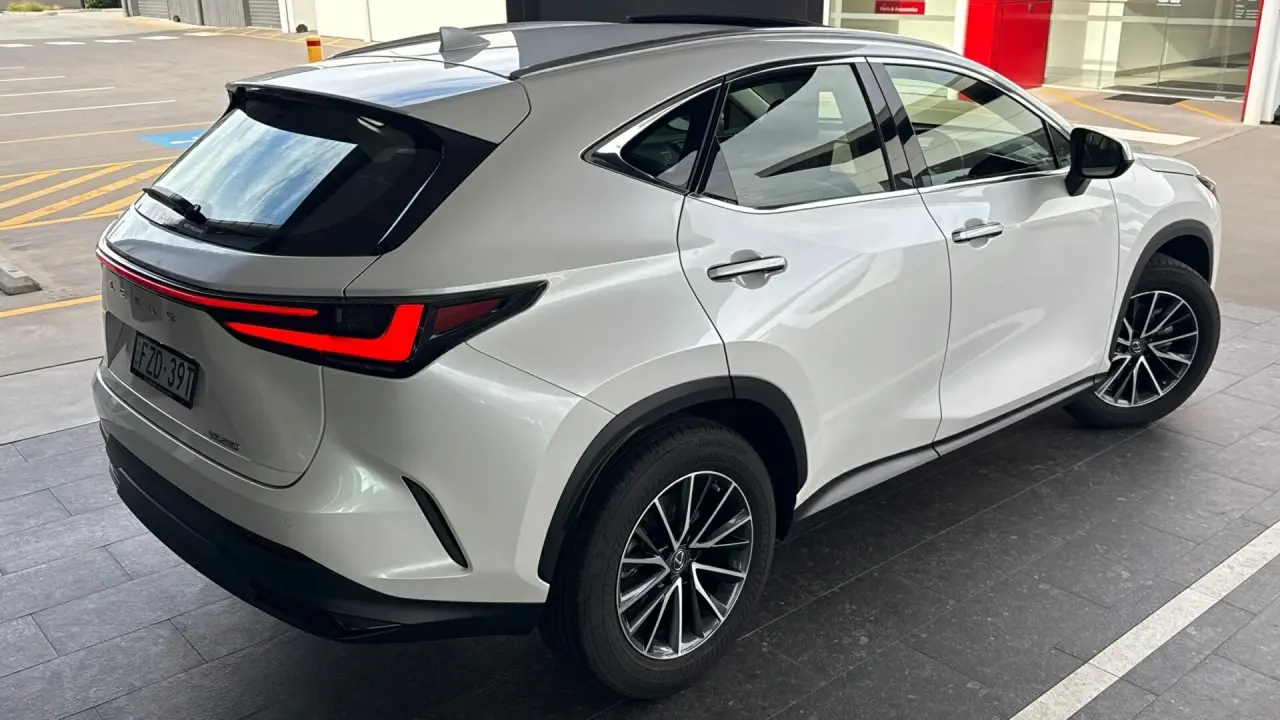 2023 Lexus NX250 Gallery Image 5