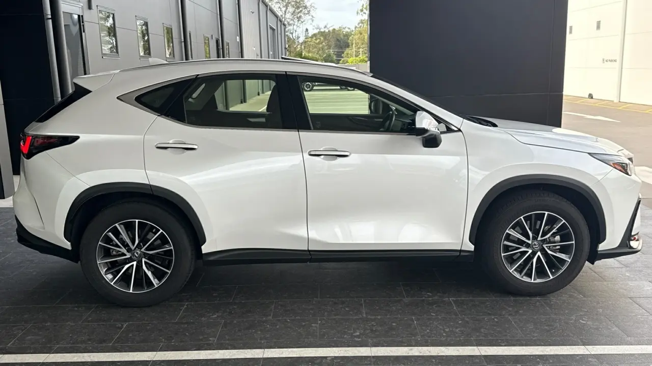 2023 Lexus NX250 Gallery Image 6