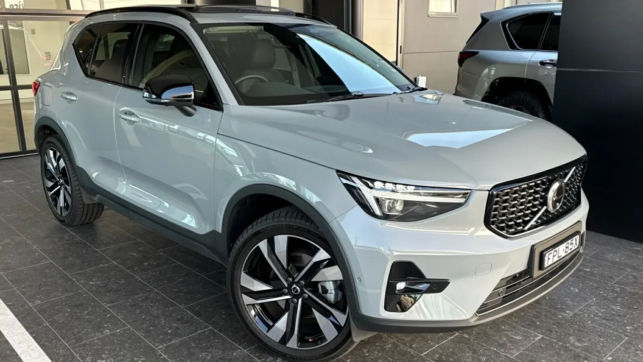 2025 VOLVO XC40 Gallery Image 1